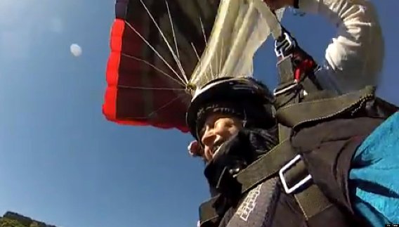 102-річна мешканка Айдахо зробила стрибок з парашутом