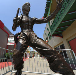 В Лос-Анджелесе відкрили пам'ятник Брюсу Лі