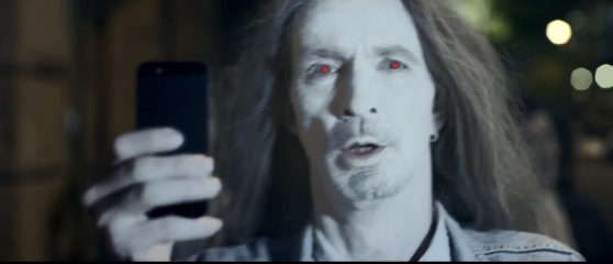 Nokia виставила iPhone-юзеров божевільними зомбі