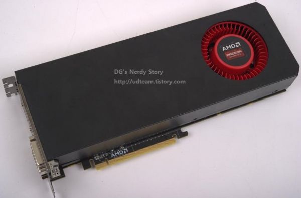Перші фото нових відеокарт AMD + тести
