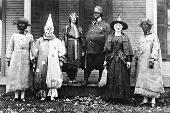 Стремненькіе ретро костюми на хеллоуін