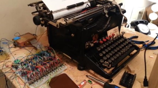  Гаджети : стара друкарська машинка в ролі принтера 