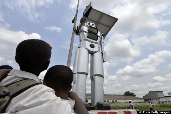 У Конго поставили робота-регулювальника