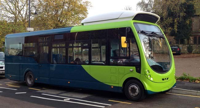 У Великобританії запущені електричні автобуси з бездротовою зарядкою
