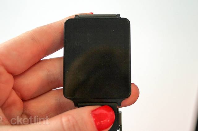 Живі фото й терміни початку продажів розумних годиників LG G Watch