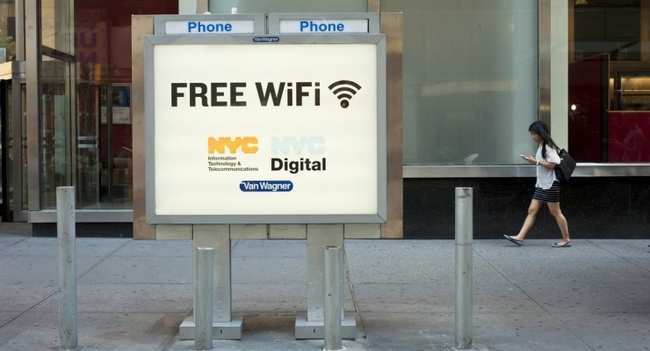 У Нью-Йорку старі телефонні будки перероблять у точки доступу Wi-Fi