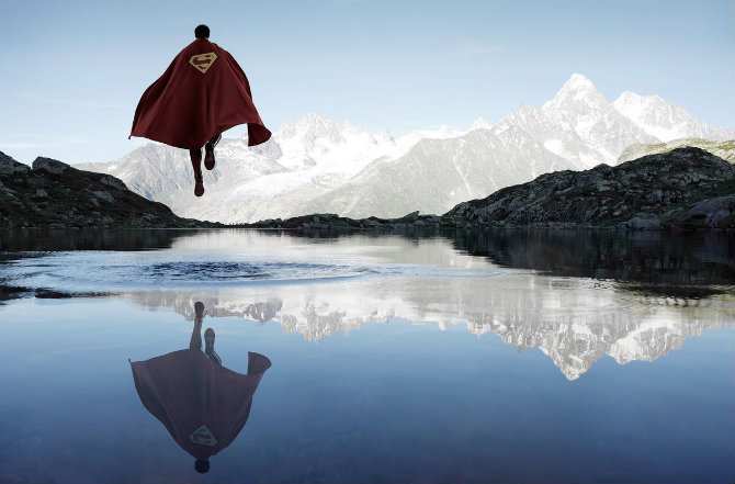 Французький фотограф показав самотність супергероїв