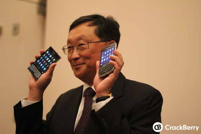 BlackBerry показала смартфони Classic і Passport