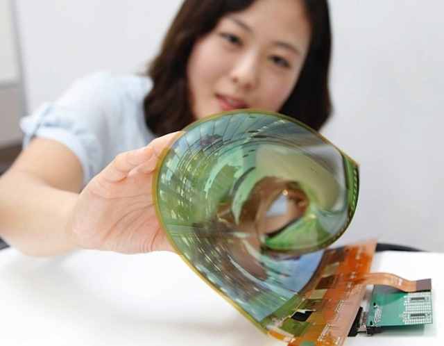 LG продемонструвала 18-дюймову OLED-панель, яка згортається в рулон