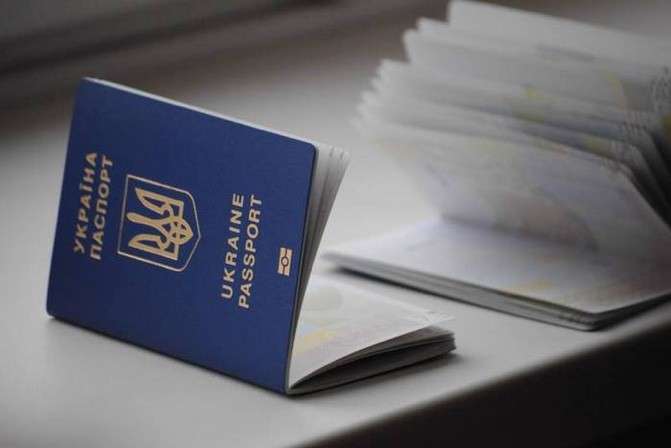 Тепер офіційно: з 1 січня 2015 року в Україні почнуть видавати біометричні паспорти